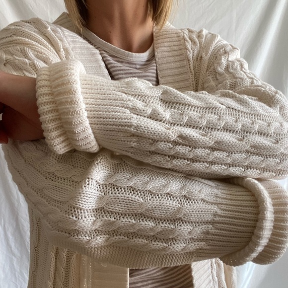 ✖️SOLD✖️ Gap | cable knit cardigan - Picture 13 of 15